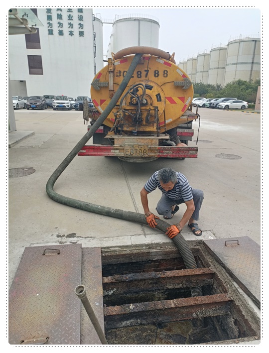 尖峰镇隔油池清掏