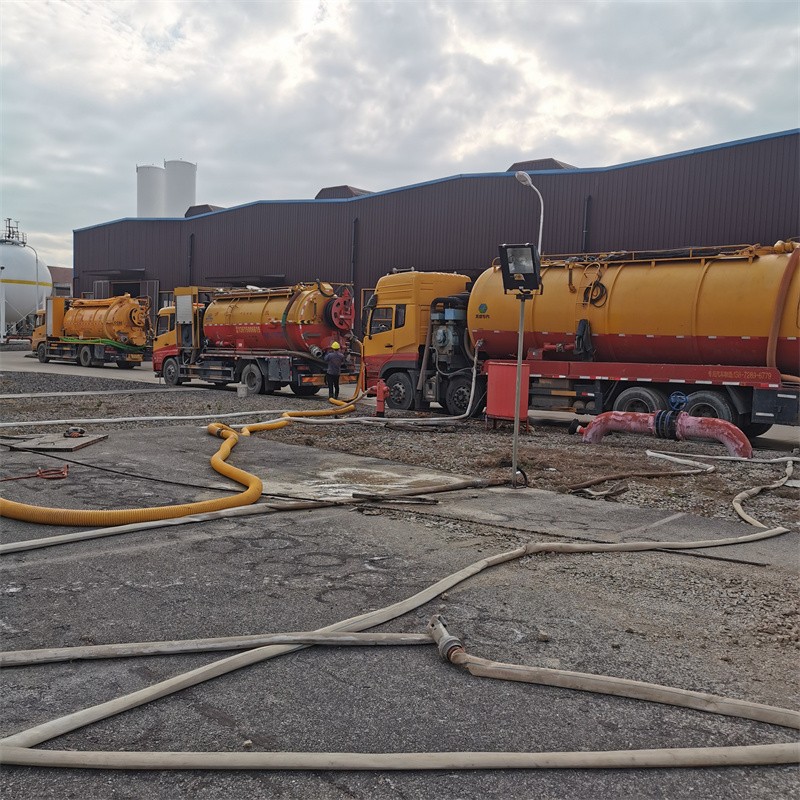 尖峰镇污水池清理