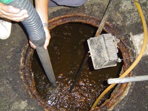 尖峰镇隔油池清理